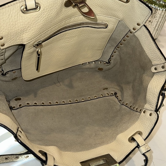 Authentic Valentino Garavani Rockstud pebbled leather bag - Picture 11 of 16